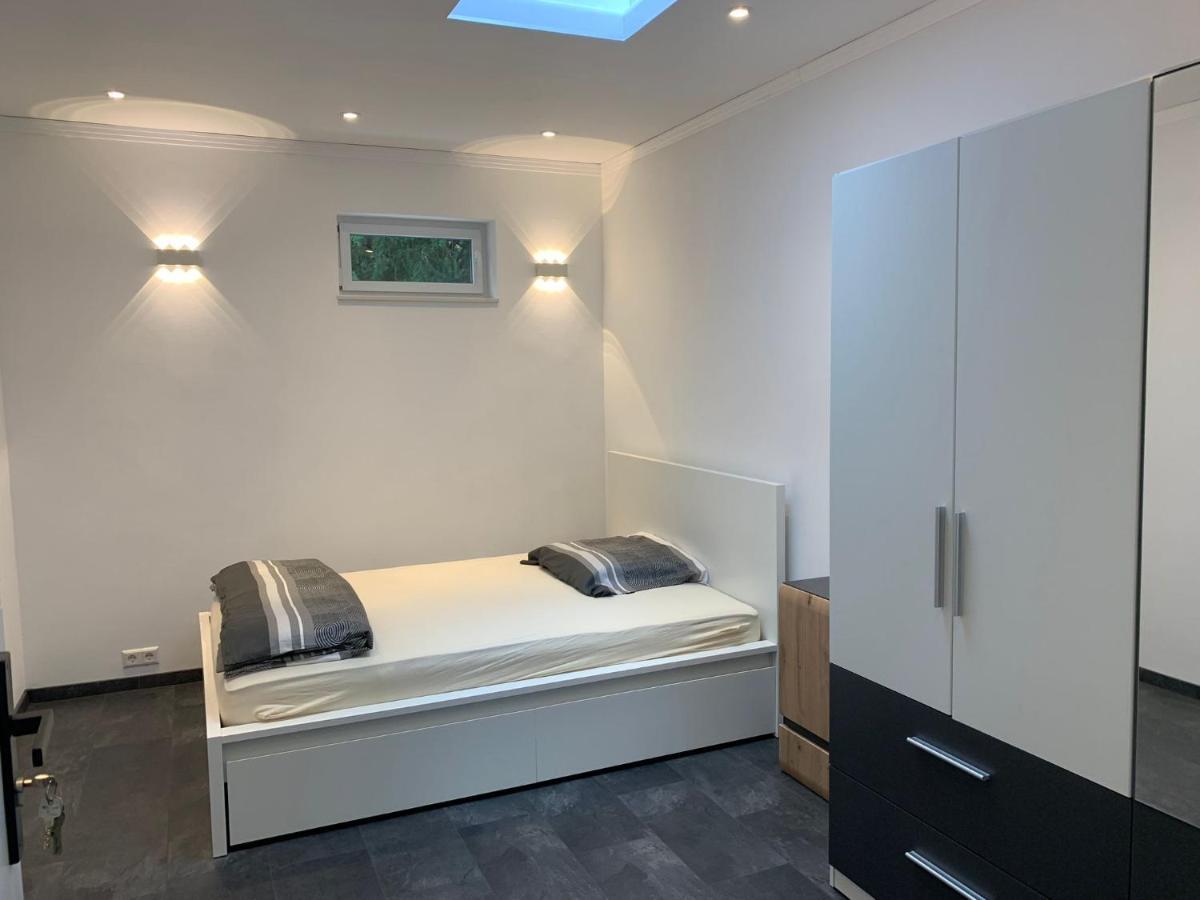 Schlafzimmer Nr2 Heidingsfeld Appartement Würzburg